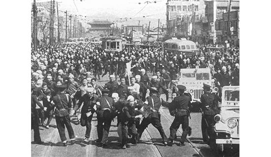 About 3,000 students demonstrate against the dictatorial regime of the Liberal Party, triggering the April 19th Revolution.